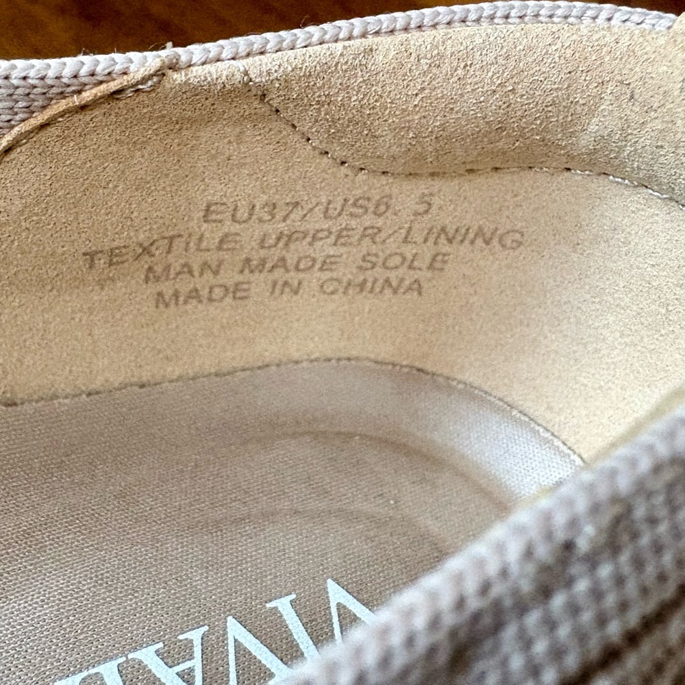 VIVAIA Tan Margot Square Toe V-Cut Flats - Picture 7 of 8